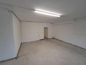 2-4 Westminster Rd, West Bromwich to rent Interior Photo- Image 2 of 2