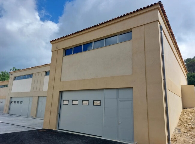 Location Local d'activités 502 m²