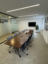 4 Farm St, London to rent Interior Photo- Image 2 of 3