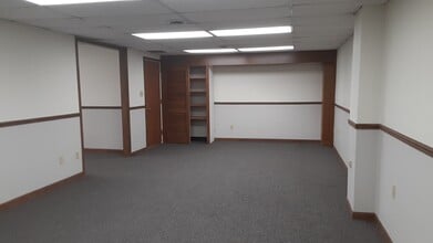 217 Wisconsin Ave, Waukesha, WI to rent Interior Photo- Image 2 of 3