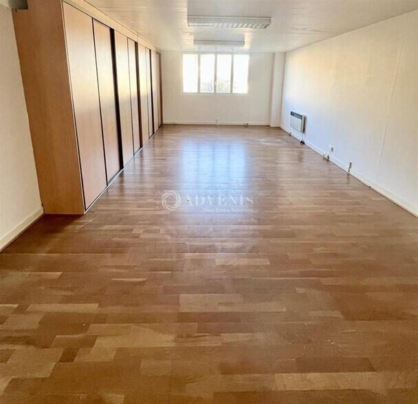 26 Rue Pierre Sémard, Châtillon to rent - Interior Photo - Image 3 of 5