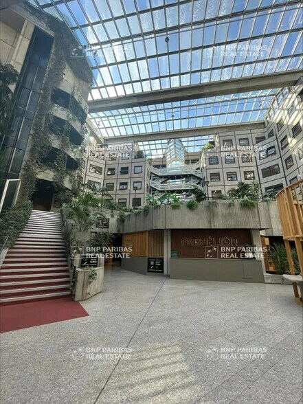 Office in Villeurbanne to rent - Building Photo - Image 3 of 31