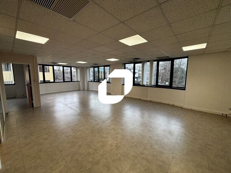 Office in SAINT-DIDIER-AU-MONT-D'OR to rent - Interior Photo - Image 3 of 12