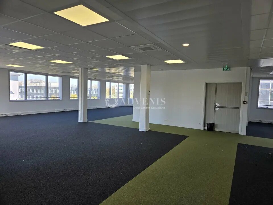 Office in Villepinte to rent Building Photo- Image 1 of 7