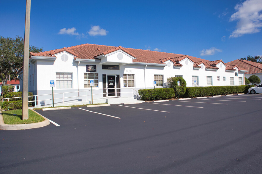 8391-8397 W Oakland Park Blvd, Sunrise, FL for rent - Building Photo - Image 2 of 8