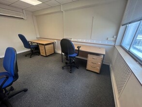 12 Deer Park Rd, London to rent Interior Photo- Image 2 of 9