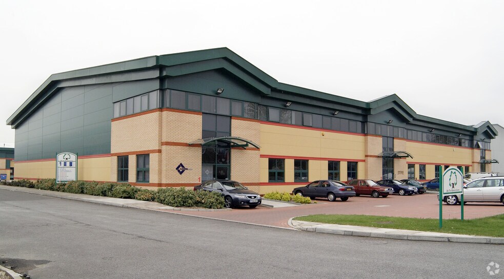 Hunts Rise, Swindon for sale - Primary Photo - Image 1 of 1