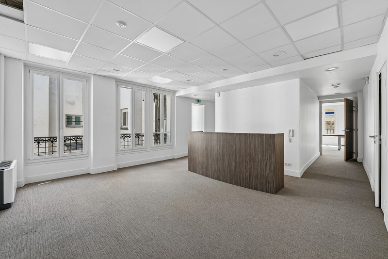 Location Bureaux 338 m² - Photo 1