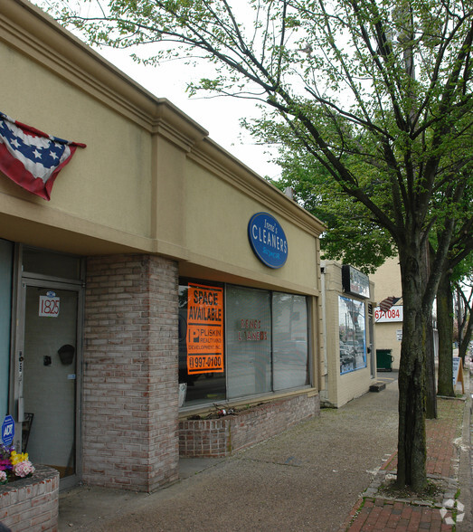 1823-1827 Deer Park Ave, Deer Park, NY for sale - Building Photo - Image 2 of 6