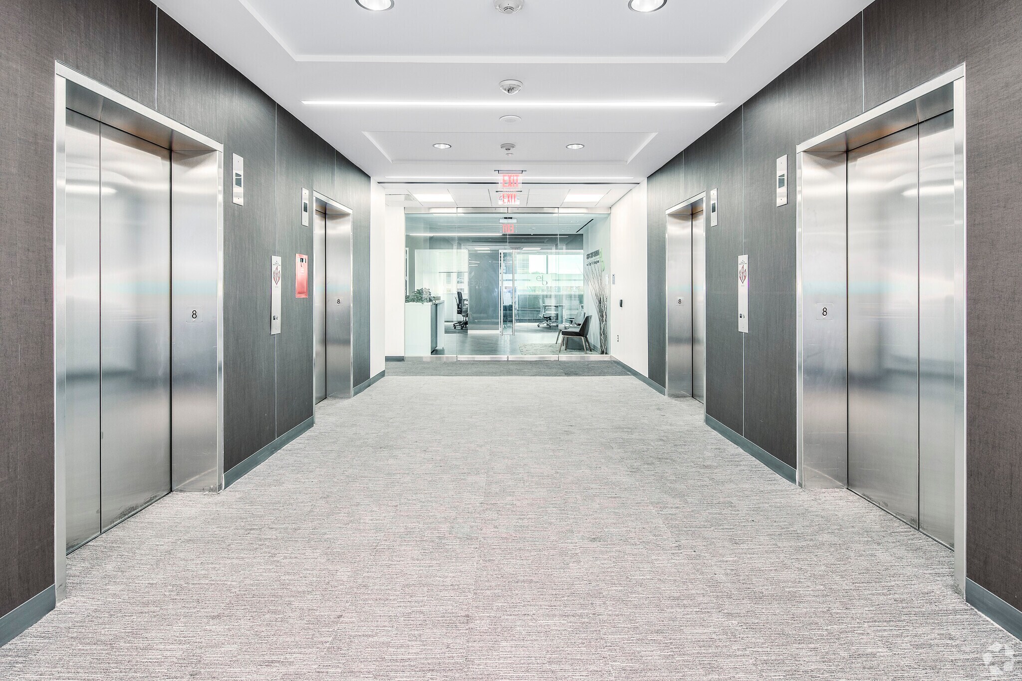 8609 Westwood Center Dr, Vienna, VA to rent Interior Photo- Image 1 of 6