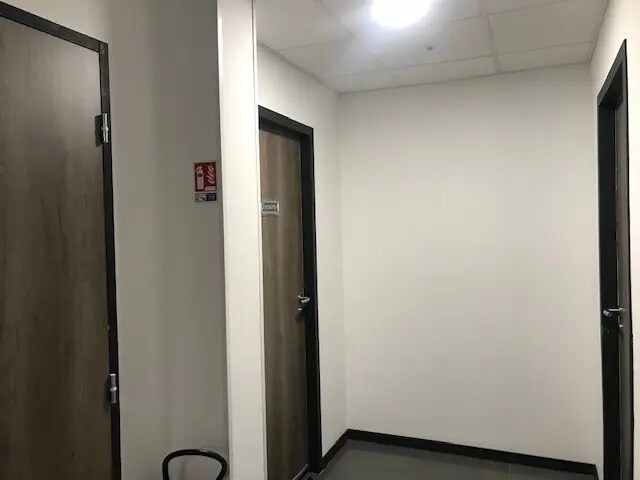 Office in Villefranche-sur-Saône to rent - Interior Photo - Image 2 of 3