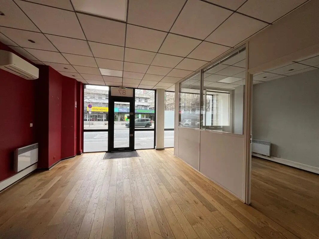 Office in Lyon to rent Interior Photo- Image 1 of 11
