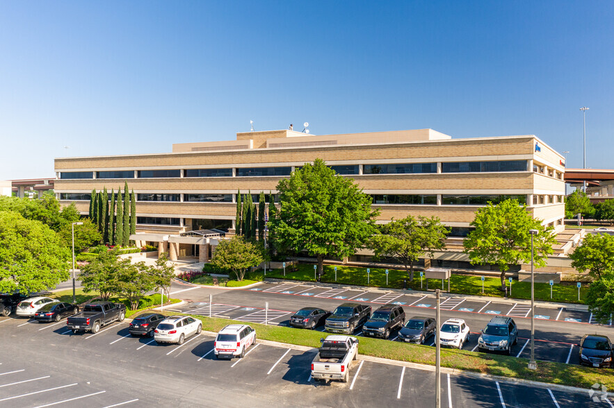 101 W Louis Henna Blvd, Austin, TX for rent - Primary Photo - Image 1 of 19