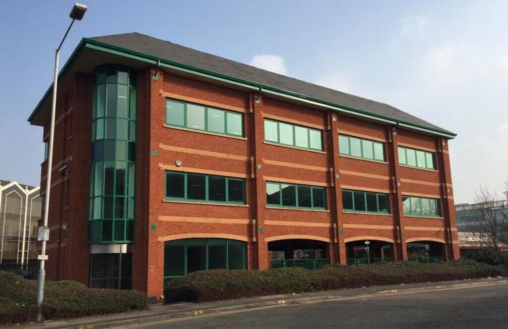 5 Mondial Way, Hayes to rent Building Photo- Image 1 of 8