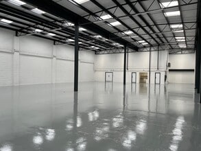 19-21 Tanners Dr, Milton Keynes to rent Interior Photo- Image 1 of 13