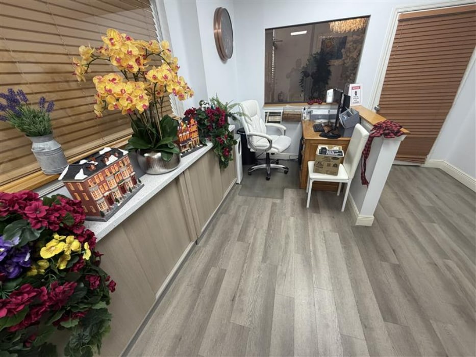 2250 Palm Beach Lakes Blvd, West Palm Beach, FL to rent Interior Photo- Image 1 of 9