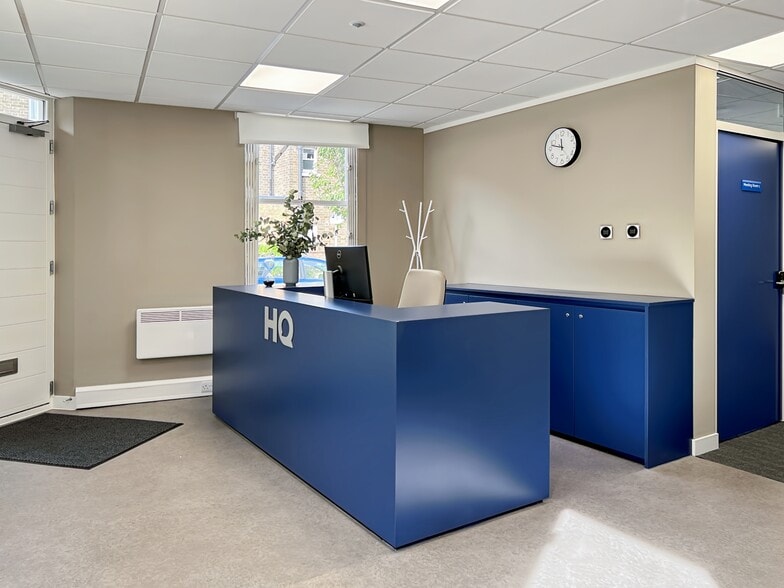 123 Disraeli Rd, London to rent - Interior Photo - Image 2 of 10
