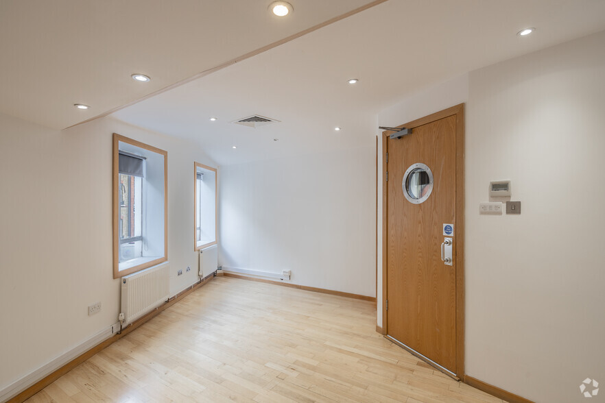 66-67 Wells St, London for rent - Interior Photo - Image 2 of 12