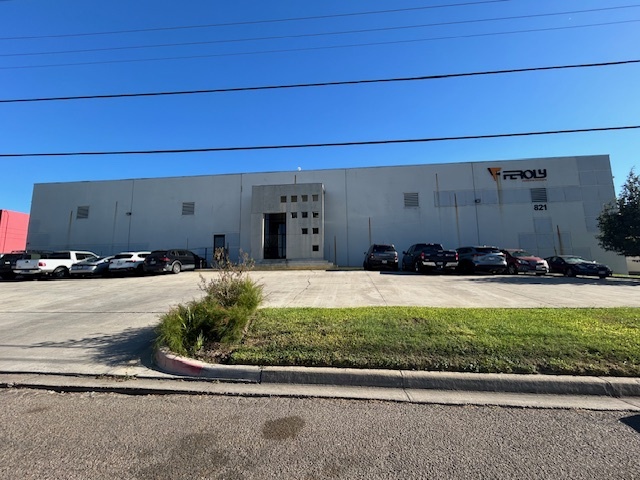 821 Union Pacific Blvd, Laredo, TX for rent - Building Photo - Image 1 of 25