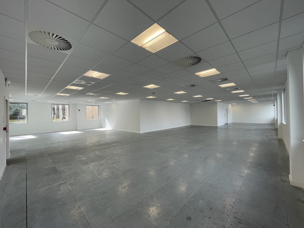 Almondvale Way, Livingston to rent Interior Photo- Image 1 of 1