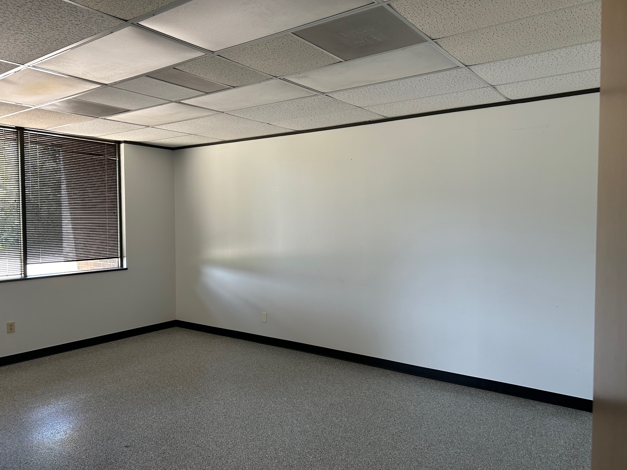 817 Greenview Dr, Grand Prairie, TX to rent Interior Photo- Image 1 of 7