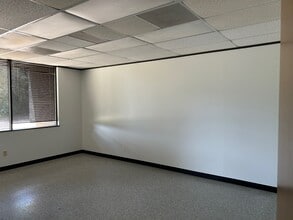 817 Greenview Dr, Grand Prairie, TX to rent Interior Photo- Image 1 of 7