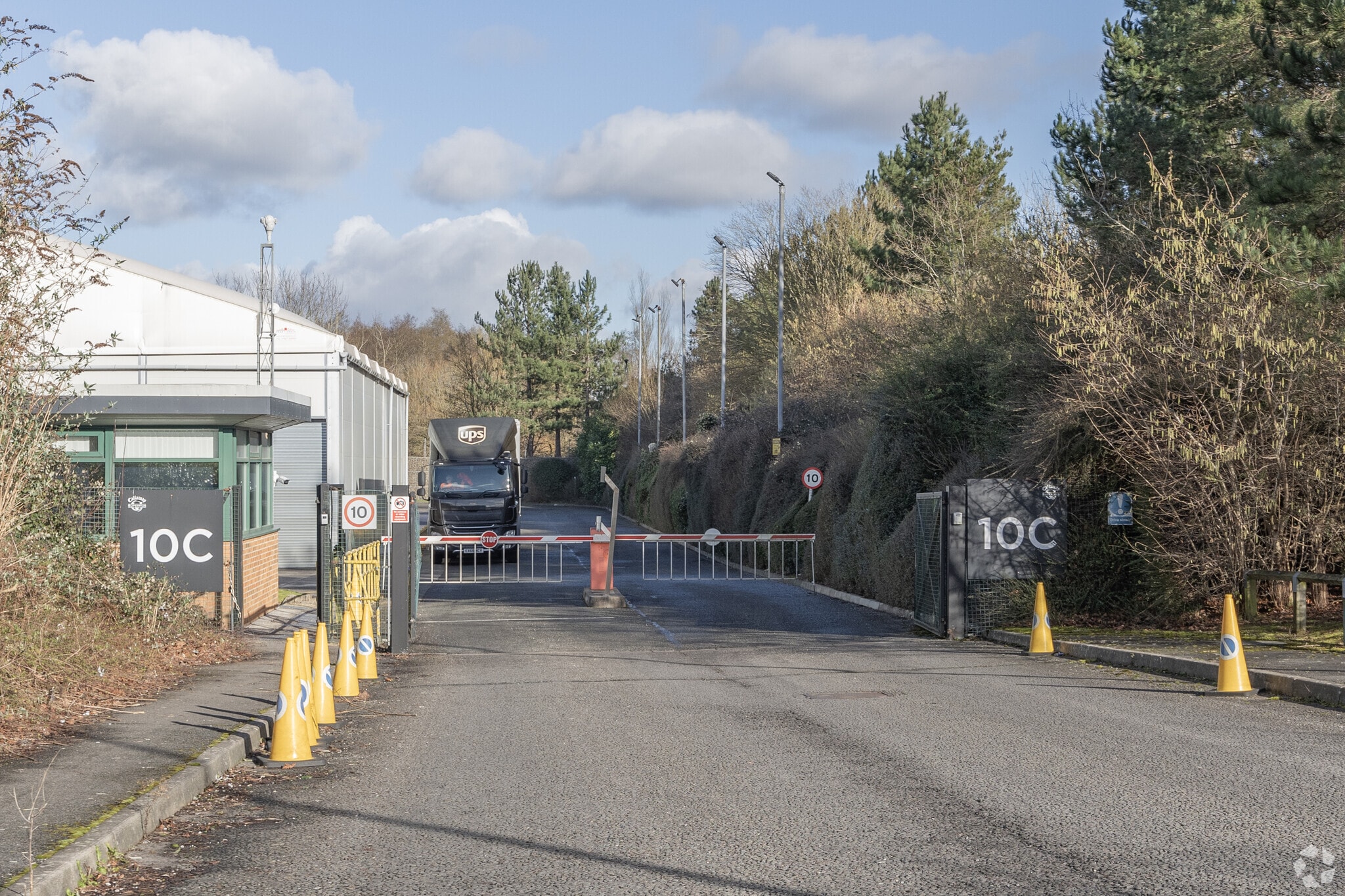 Viscount Way, Swindon to rent Primary Photo- Image 1 of 8