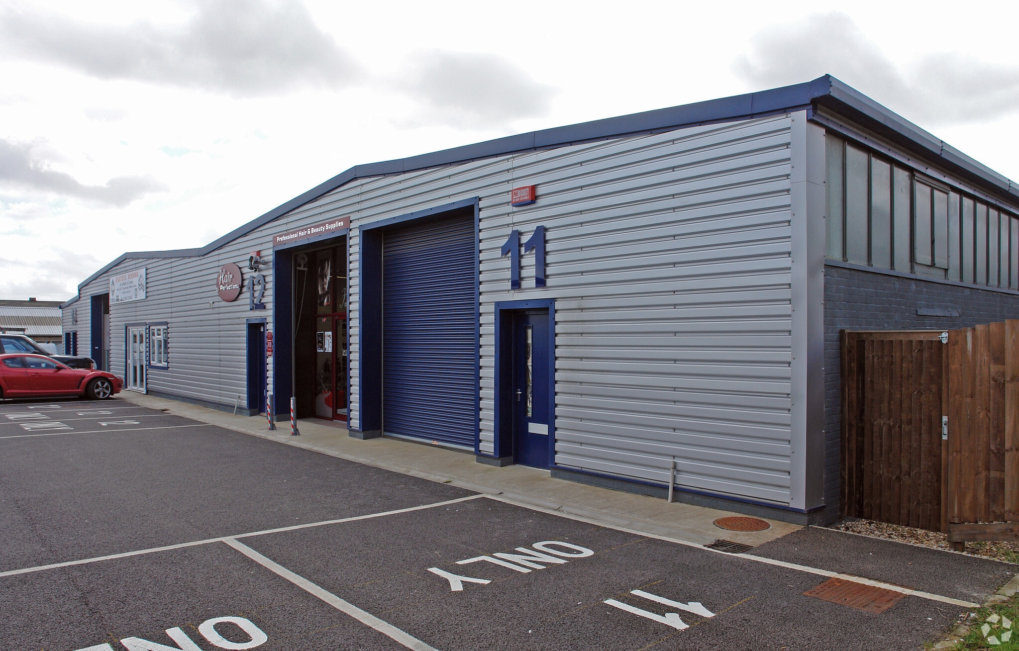 Lyon Rd, Milton Keynes for sale Primary Photo- Image 1 of 1