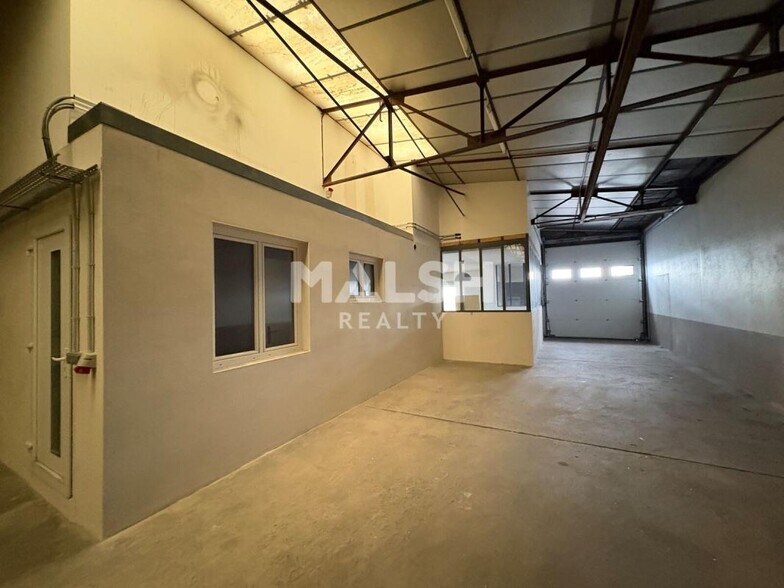 Light Industrial in Beauvallon to rent - Interior Photo - Image 2 of 6