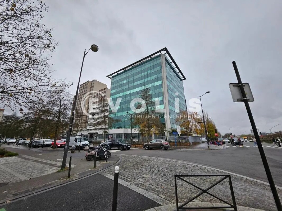 Office in Ivry-sur-Seine to rent Building Photo- Image 1 of 78