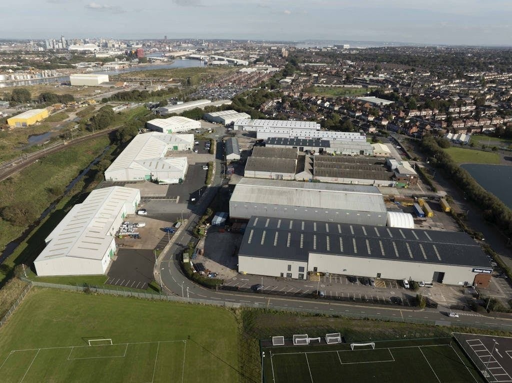 Valley Rd, Birkenhead to rent Building Photo- Image 1 of 3