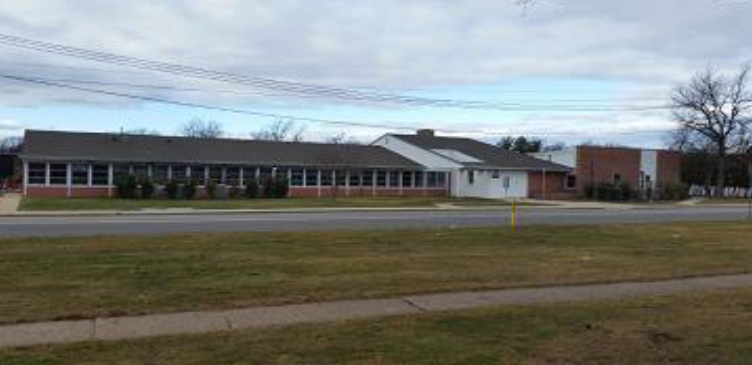 890 Carman Ave, Westbury, NY for rent - Primary Photo - Image 1 of 6