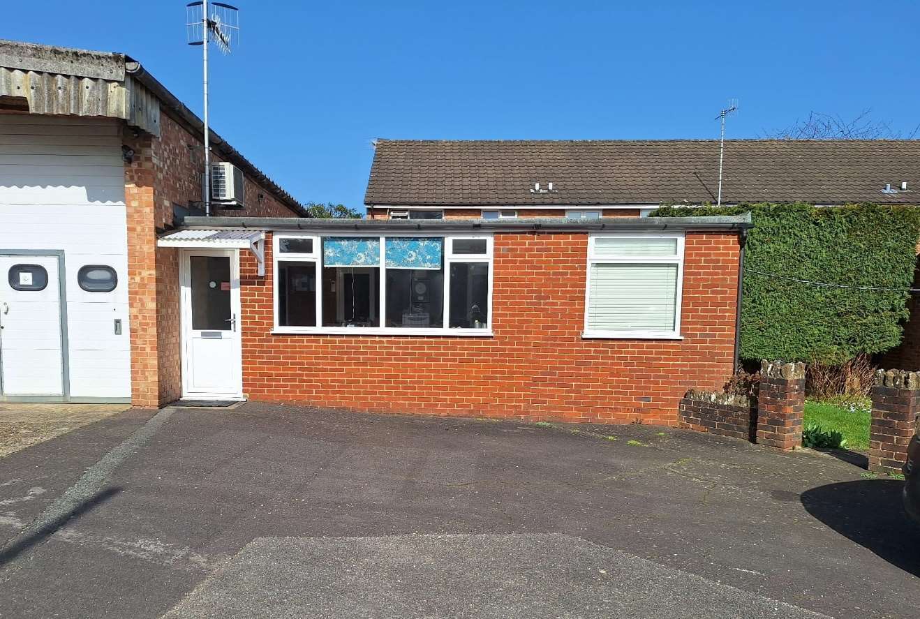 St Johns St, Godalming to rent Primary Photo- Image 1 of 2