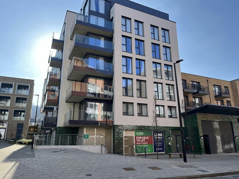 Lilys Walk, High Wycombe for sale - Building Photo - Image 2 of 5