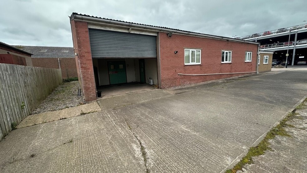 37 Millbrook Rd, Carlisle to rent - Building Photo - Image 2 of 3