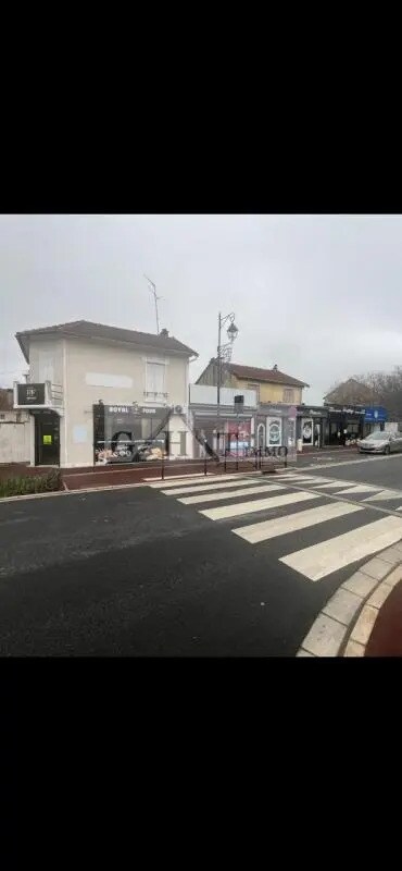 Retail in Chelles for sale Building Photo- Image 1 of 12