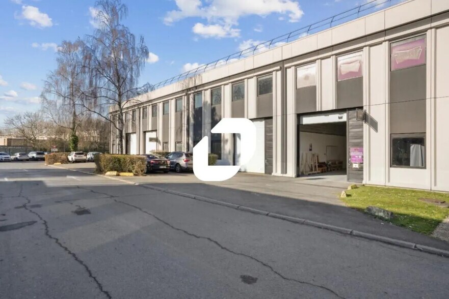 Light Industrial in Lognes to rent - Building Photo - Image 2 of 13