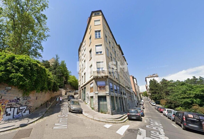 Retail in Lyon to rent - Building Photo - Image 2 of 3
