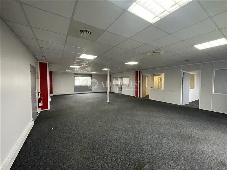 Office in Tremblay-en-France to rent - Interior Photo - Image 3 of 7
