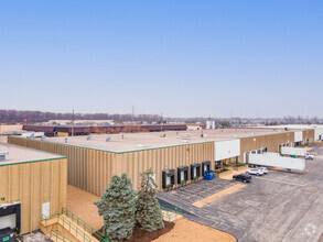 4341-4349 Green Ash Dr, Earth City, MO for rent Building Photo- Image 1 of 8