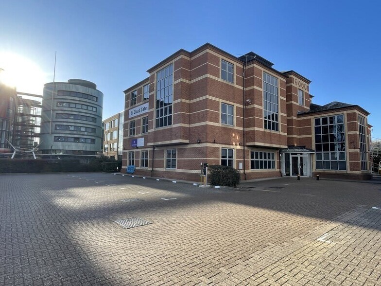 St Cloud Way, Maidenhead to rent - Building Photo - Image 2 of 2