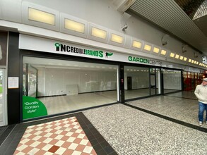 Crossgates, Leeds to rent Building Photo- Image 1 of 1