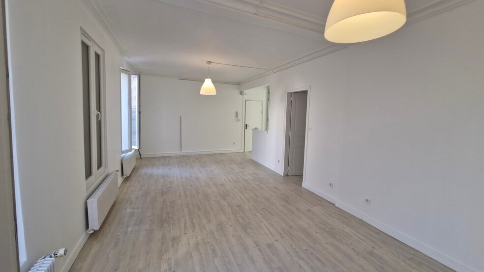 Office in Saint-Denis to rent - Building Photo - Image 1 of 4