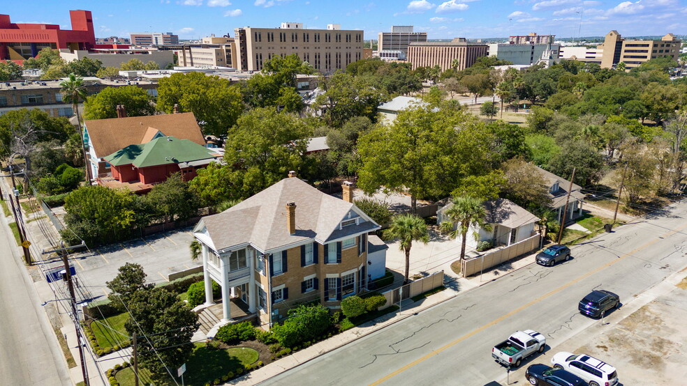 623 Augusta, San Antonio, TX for sale - Primary Photo - Image 1 of 43