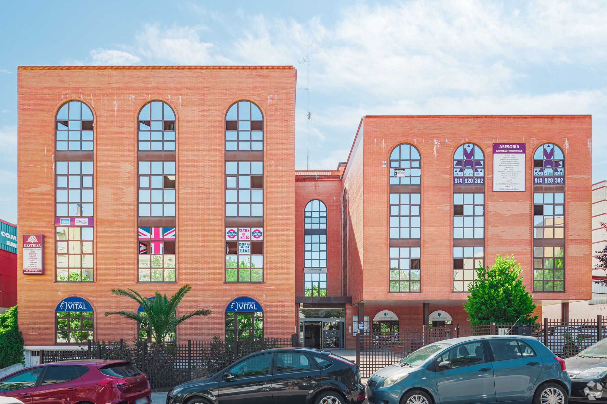 Office in Fuenlabrada, Madrid for sale Primary Photo- Image 1 of 2