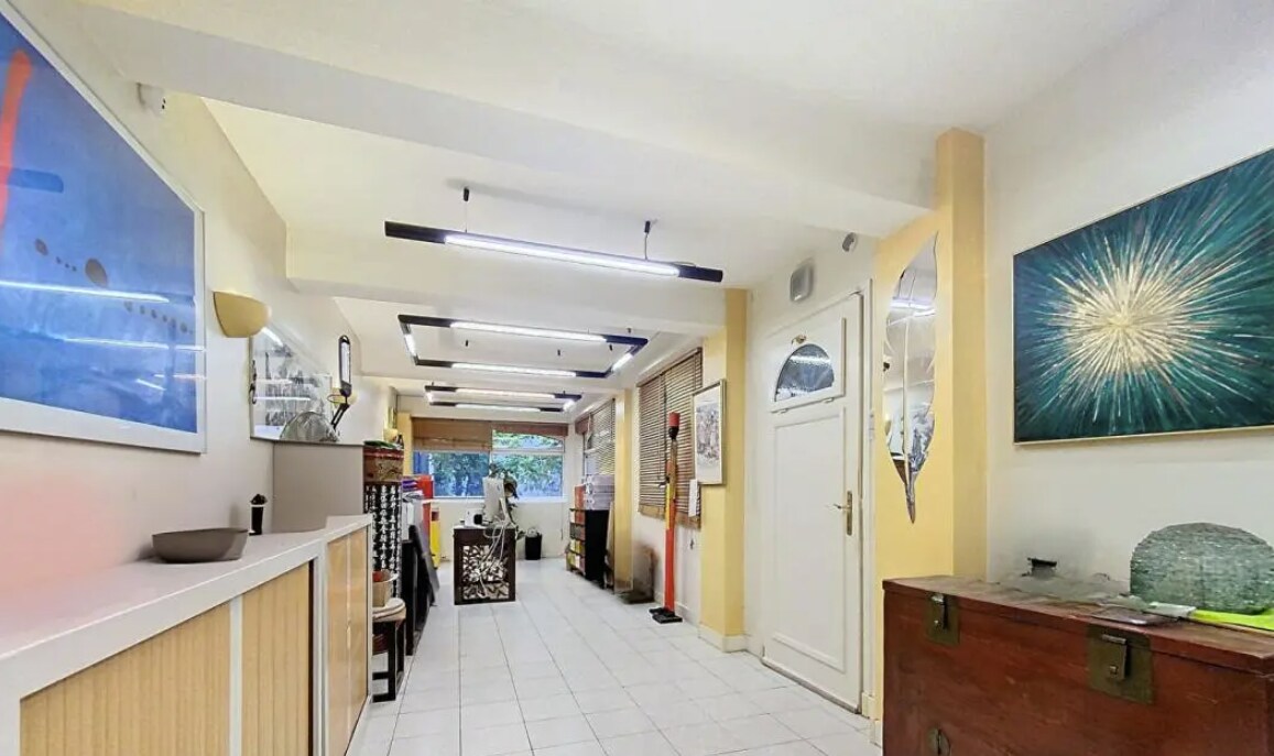 Paris, PAR 75009 - Unit Lot 1 - - Interior Photo - Image 1 of 3