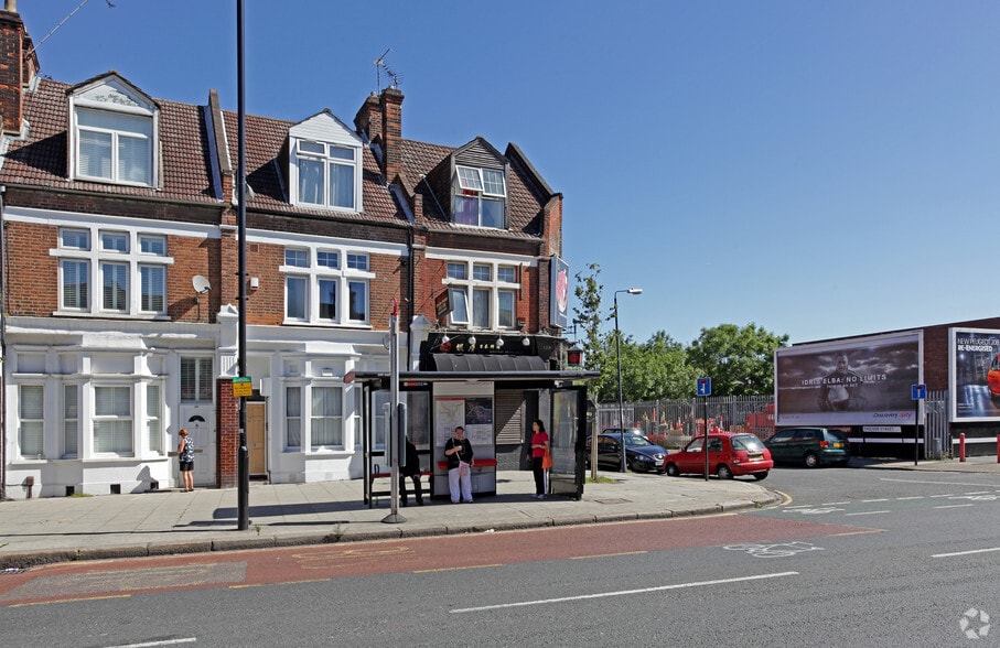 139 Woolwich Rd, London to rent - Building Photo - Image 2 of 2