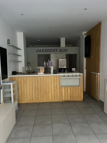 Build-to-Rent in Paris for sale - Building Photo - Image 2 of 4