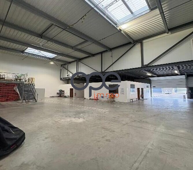 Industrial in Villeneuve-la-Garenne to rent - Interior Photo - Image 3 of 3
