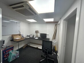 16 Hillhouse Rd, Edinburgh to rent Interior Photo- Image 2 of 3